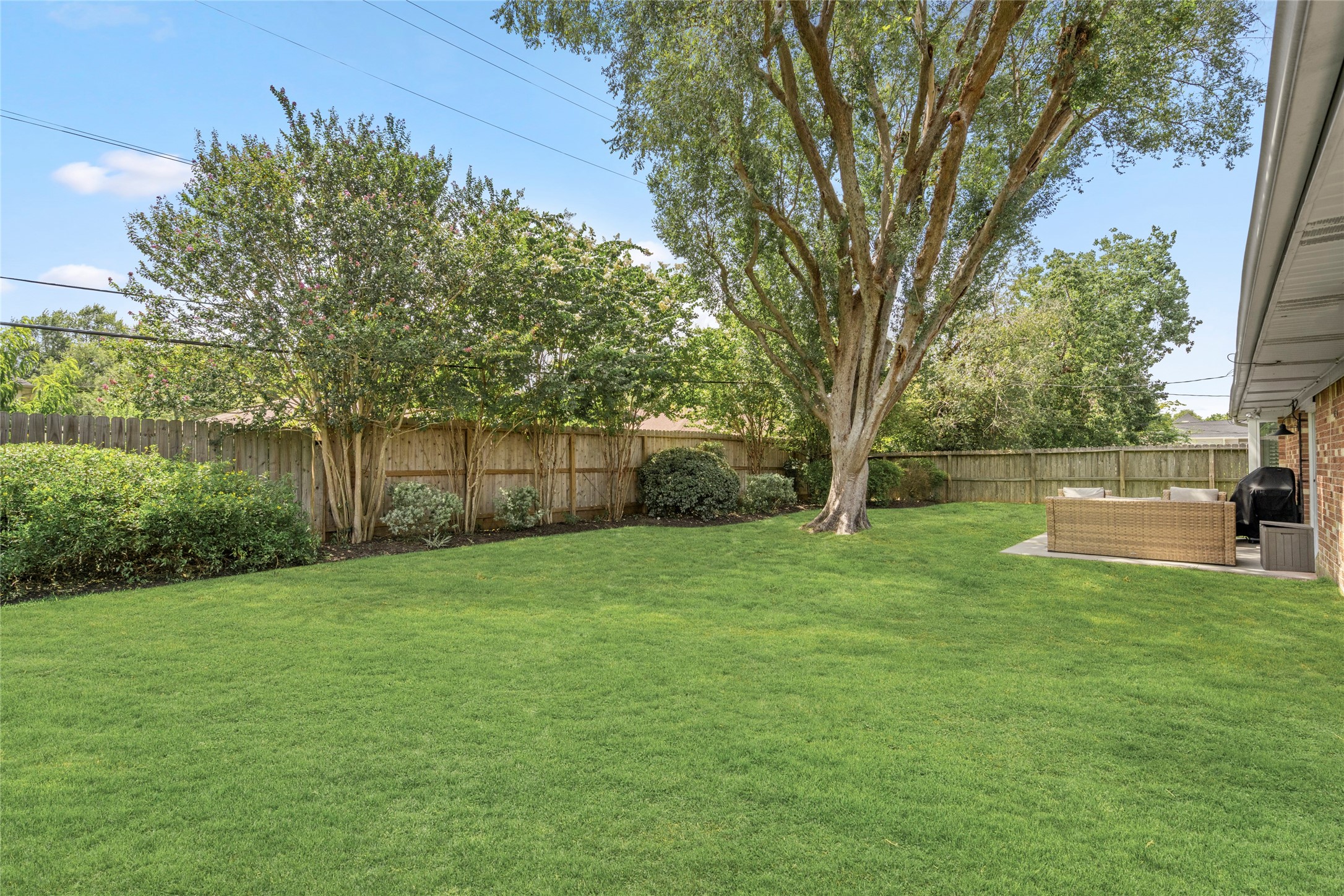  9018 Mullins Drive - 物件實景