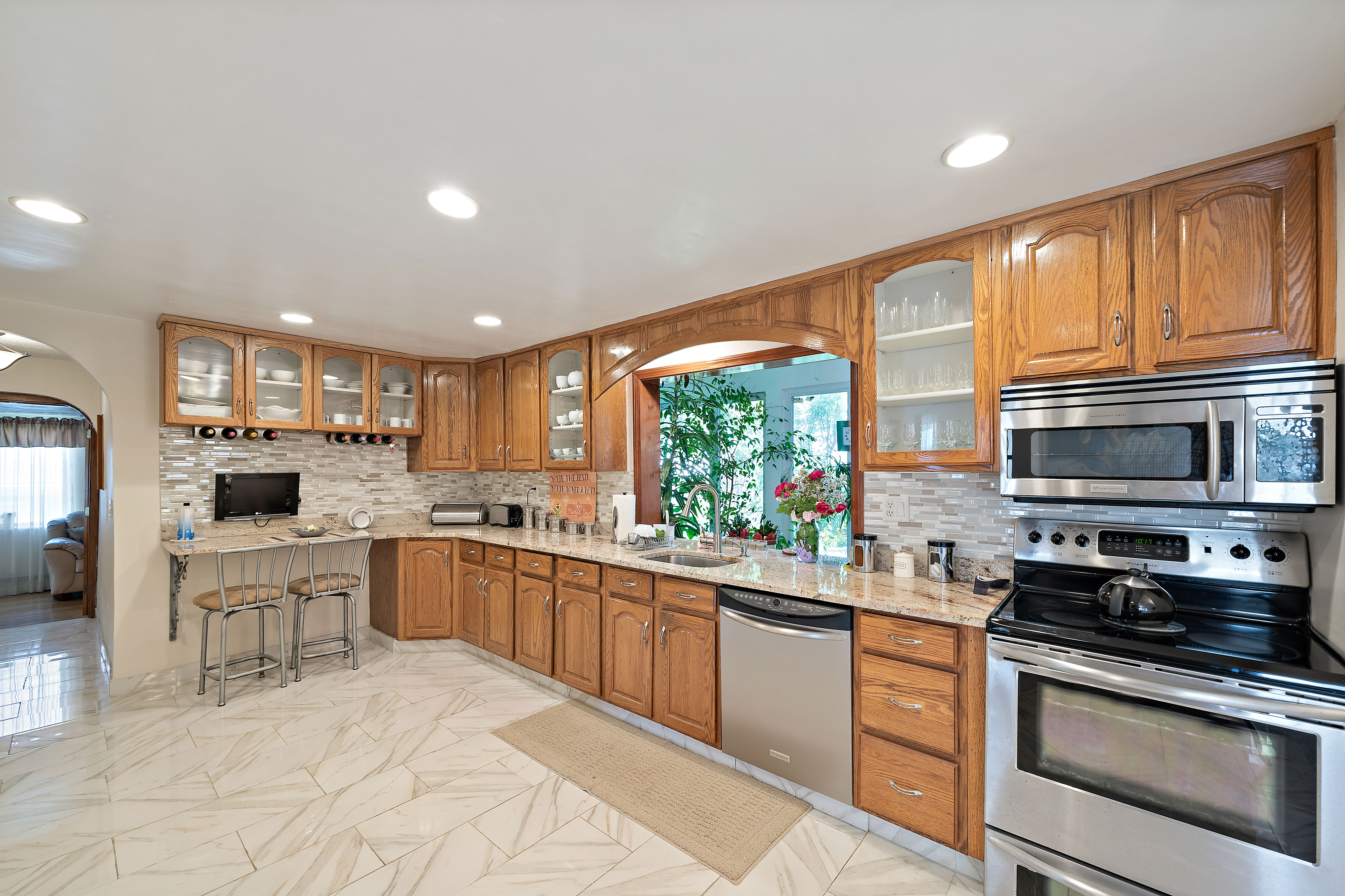 Hull, Massachusetts, 02045, United States, 4 Bedrooms Bedrooms, ,3 BathroomsBathrooms,Residential,For Sale,1870933