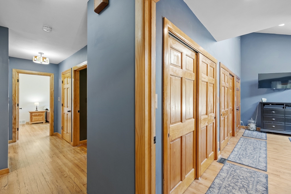 Framingham, Massachusetts, 01701, United States, 4 Bedrooms Bedrooms, ,3 BathroomsBathrooms,Residential,For Sale,1939196