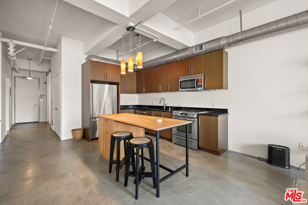 Los Angeles, California, 90014, United States, 1 Bedroom Bedrooms, ,1 BathroomBathrooms,Residential,For Sale,1705578