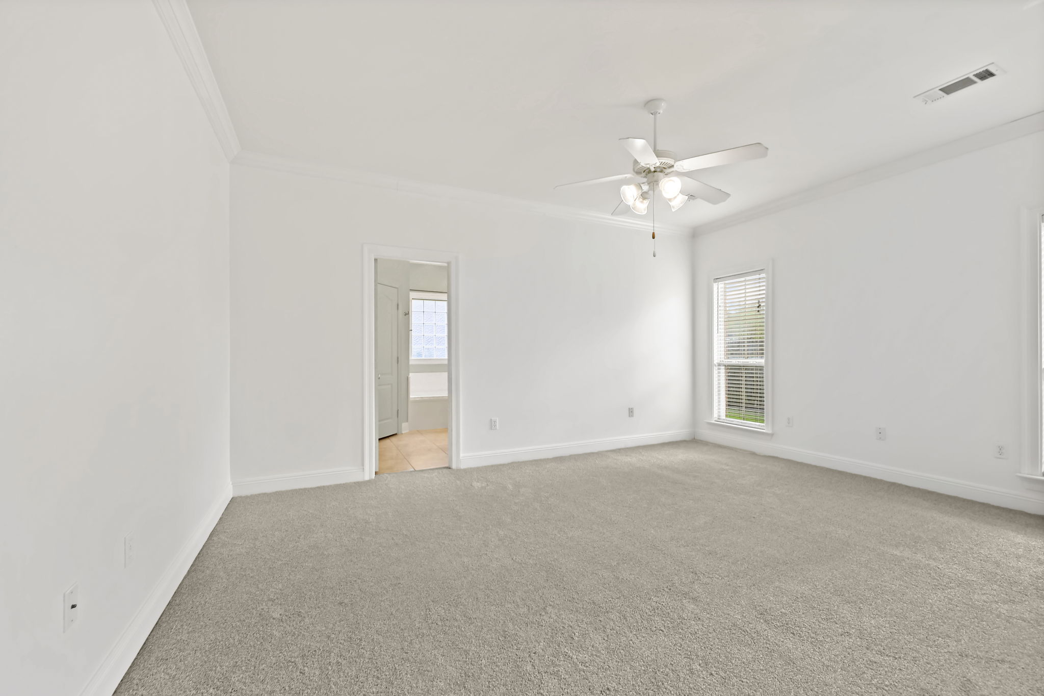 Baton Rouge, Louisiana, 70810, United States, 3 Bedrooms Bedrooms, ,3 BathroomsBathrooms,Residential,For Sale,1989243