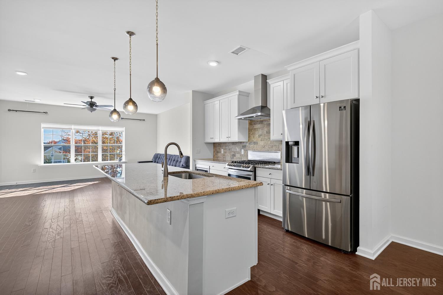 Sayreville, New Jersey, 08859, United States, 2 Bedrooms Bedrooms, ,3 BathroomsBathrooms,Residential,For Sale,1989684