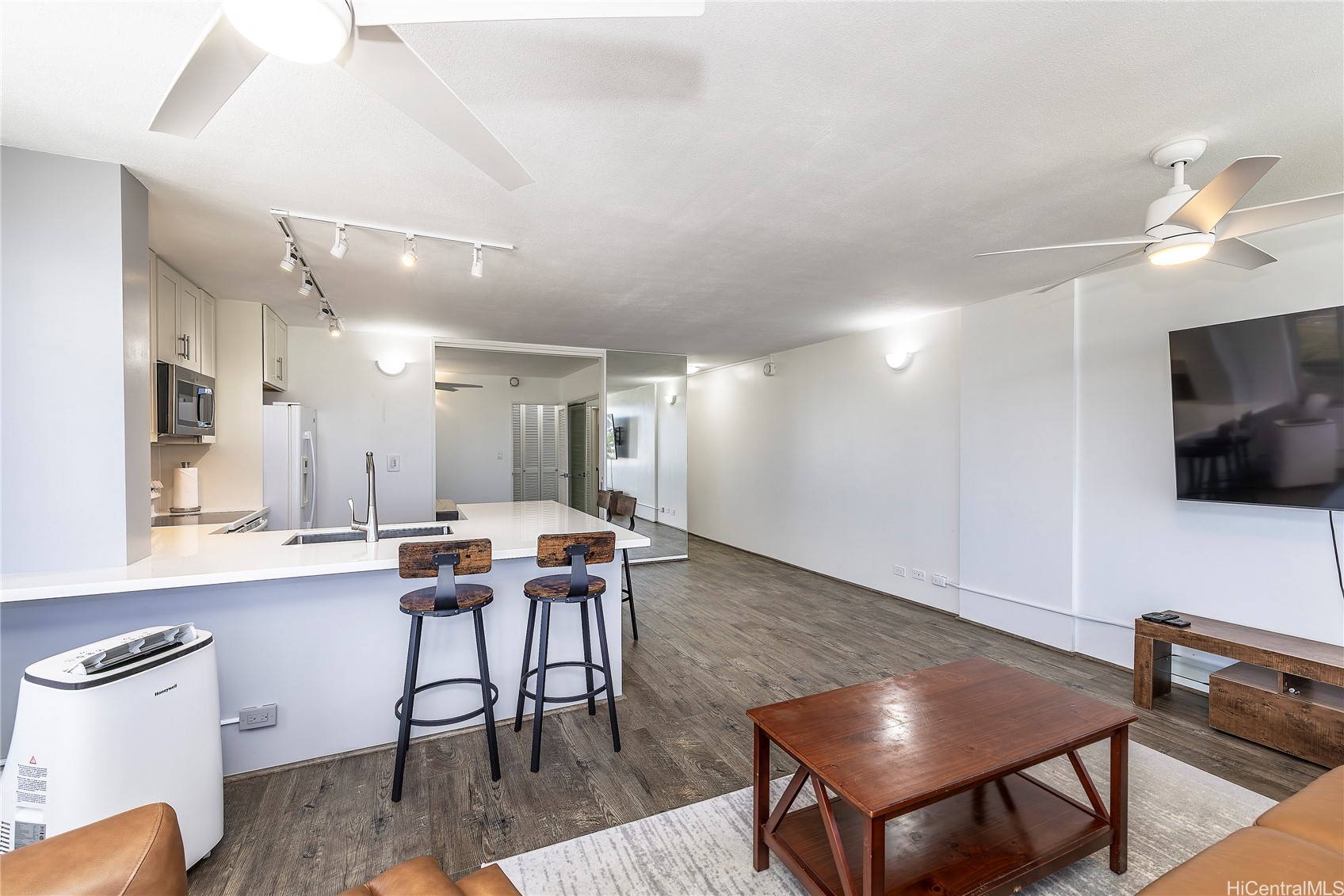 Honolulu, Hawaii, 96822, United States, 1 Bedroom Bedrooms, ,1 BathroomBathrooms,Residential,For Sale,1838333