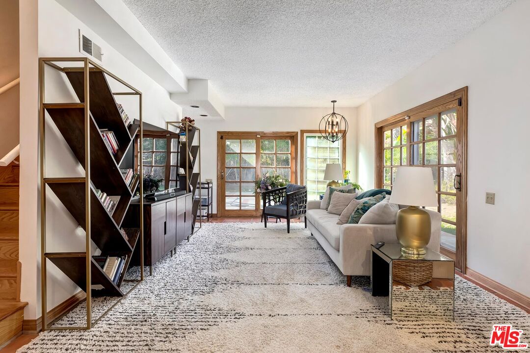 Los Angeles, California, 90008, United States, 4 Bedrooms Bedrooms, ,3 BathroomsBathrooms,Residential,For Sale,2001636