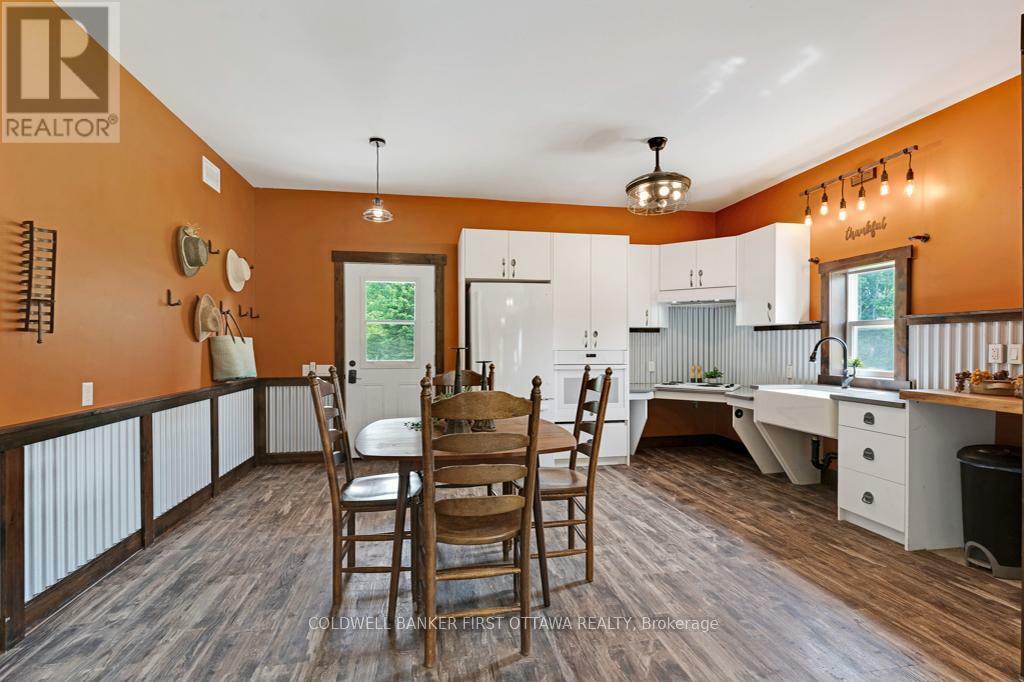 TAY VALLEY, Ontario, K0H 2B0, CA, 2 Bedrooms Bedrooms, ,1 BathroomBathrooms,Residential,For Sale,1866349