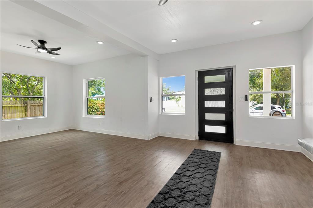 St Petersburg, Florida, 33713, United States, 4 Bedrooms Bedrooms, ,3 BathroomsBathrooms,Residential,For Sale,1932067