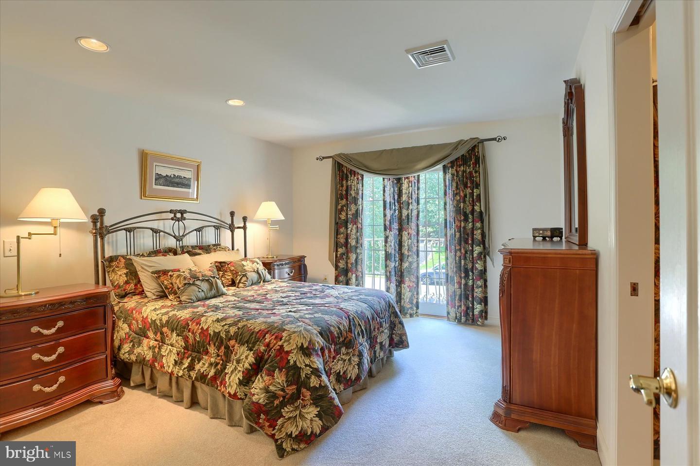 Lemoyne, Pennsylvania, 17043, United States, 5 Bedrooms Bedrooms, ,5 BathroomsBathrooms,Residential,For Sale,1942192