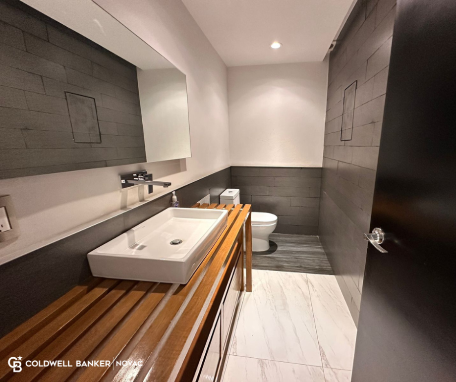 Miguel Hidalgo, Ciudad de México, 11300, Mexico, 9 Bedrooms Bedrooms, ,2 BathroomsBathrooms,Residential,For Sale,1690374