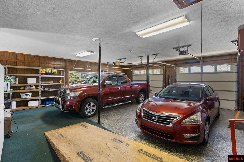 Mountain Home, Arkansas, 72653, United States, 3 Bedrooms Bedrooms, ,4 BathroomsBathrooms,Residential,For Sale,2036578