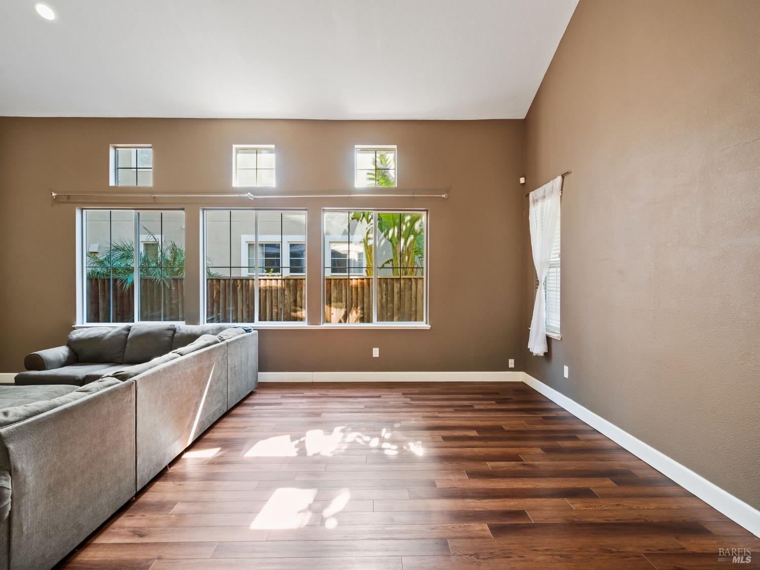 Vacaville, California, 95687, United States, 5 Bedrooms Bedrooms, ,4 BathroomsBathrooms,Residential,For Sale,1828372