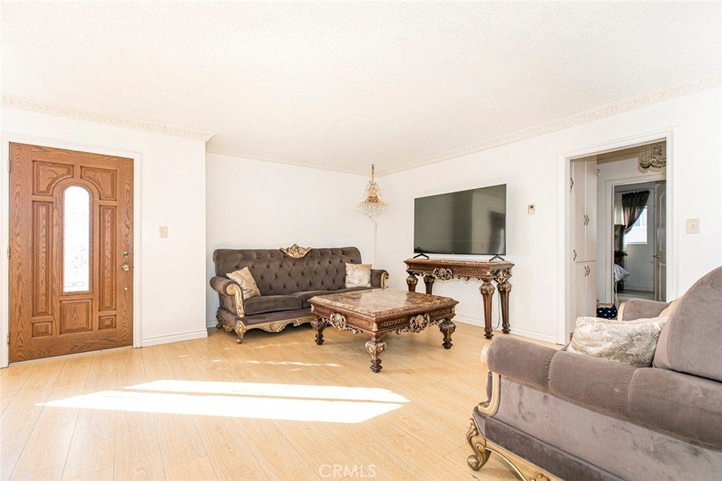 Los Angeles, California, 90027, United States, 2 Bedrooms Bedrooms, ,2 BathroomsBathrooms,Residential,For Sale,1939885