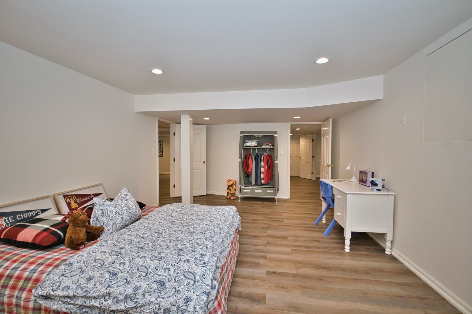 Lake Forest, Illinois, 60045, United States, 4 Bedrooms Bedrooms, ,5 BathroomsBathrooms,Residential,For Sale,1976497