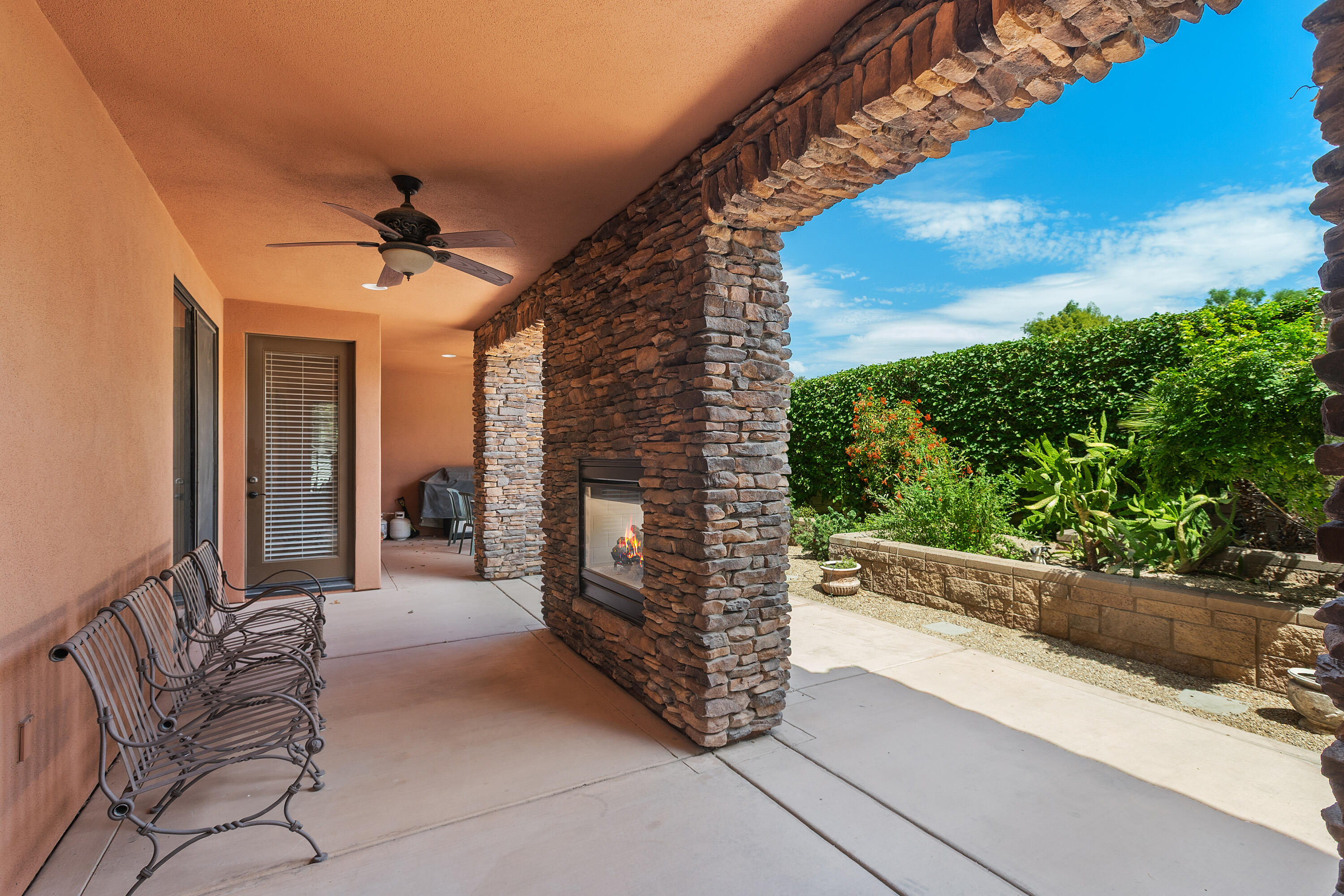 Palm Desert, California, 92260, United States, 2 Bedrooms Bedrooms, ,2 BathroomsBathrooms,Residential,For Sale,1891148