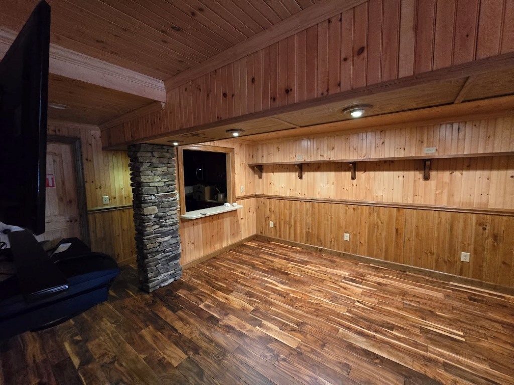 Lansing, North Carolina, 28643, United States, 2 Bedrooms Bedrooms, ,4 BathroomsBathrooms,Residential,For Sale,1914214
