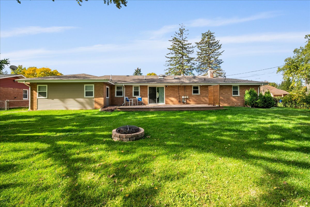 Prospect Heights, Illinois, 60070, United States, 4 Bedrooms Bedrooms, ,2 BathroomsBathrooms,Residential,For Sale,1968639