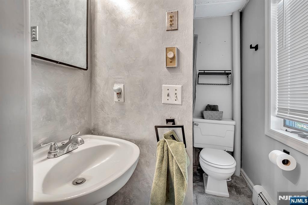 Allendale, New Jersey, 07401, United States, 2 Bedrooms Bedrooms, ,2 BathroomsBathrooms,Residential,For Sale,1829462