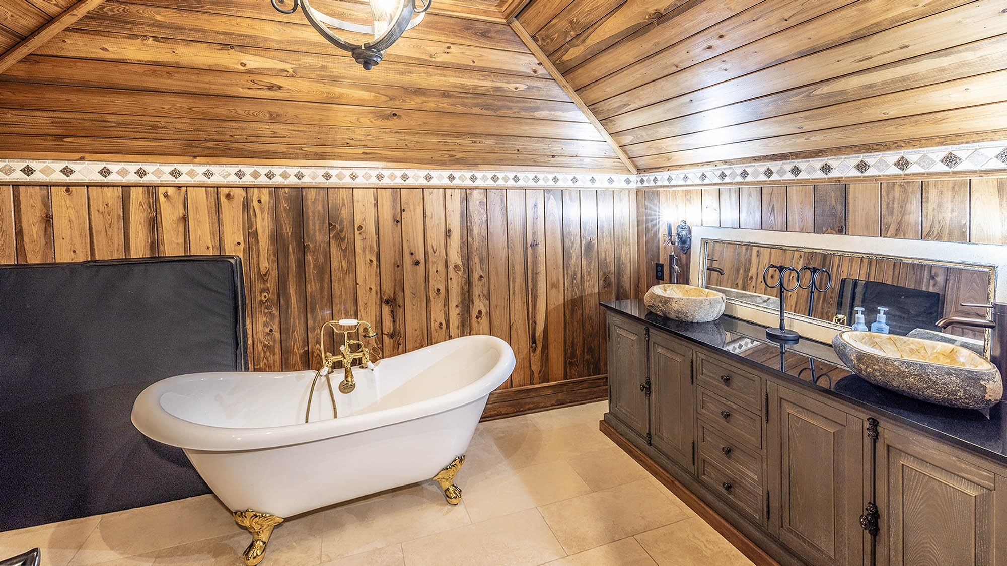 Houma, Louisiana, 70360, United States, 4 Bedrooms Bedrooms, ,5 BathroomsBathrooms,Residential,For Sale,1992086