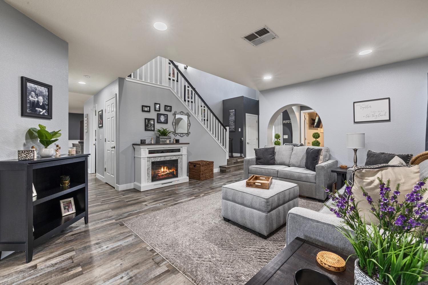 Ripon, California, 95366, United States, 6 Bedrooms Bedrooms, ,3 BathroomsBathrooms,Residential,For Sale,1978022