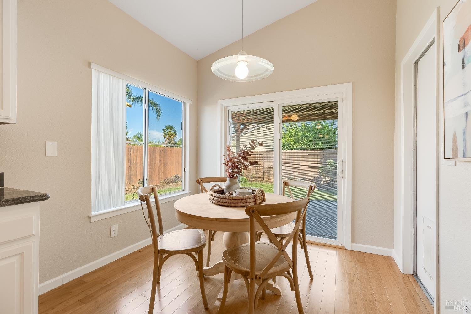 Vacaville, California, 95687, United States, 3 Bedrooms Bedrooms, ,2 BathroomsBathrooms,Residential,For Sale,1932568