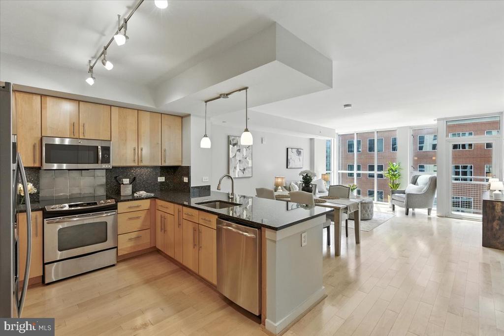 Washington, District of Columbia, 20003, United States, 2 Bedrooms Bedrooms, ,2 BathroomsBathrooms,Residential,For Sale,1974784