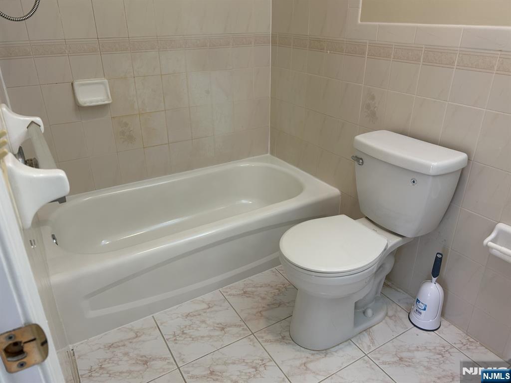 Newark, New Jersey, 07105, United States, 2 Bedrooms Bedrooms, ,3 BathroomsBathrooms,Residential,For Sale,1908619