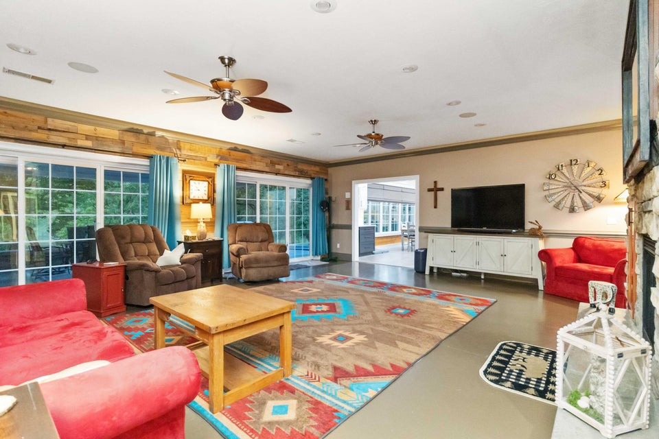 Somerset, Kentucky, 42503, United States, 6 Bedrooms Bedrooms, ,5 BathroomsBathrooms,Residential,For Sale,1835271