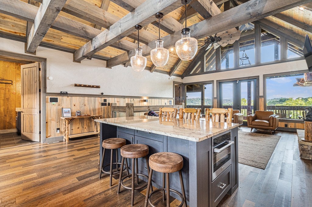 Ellijay, Georgia, 30540, United States, 5 Bedrooms Bedrooms, ,5 BathroomsBathrooms,Residential,For Sale,1952565