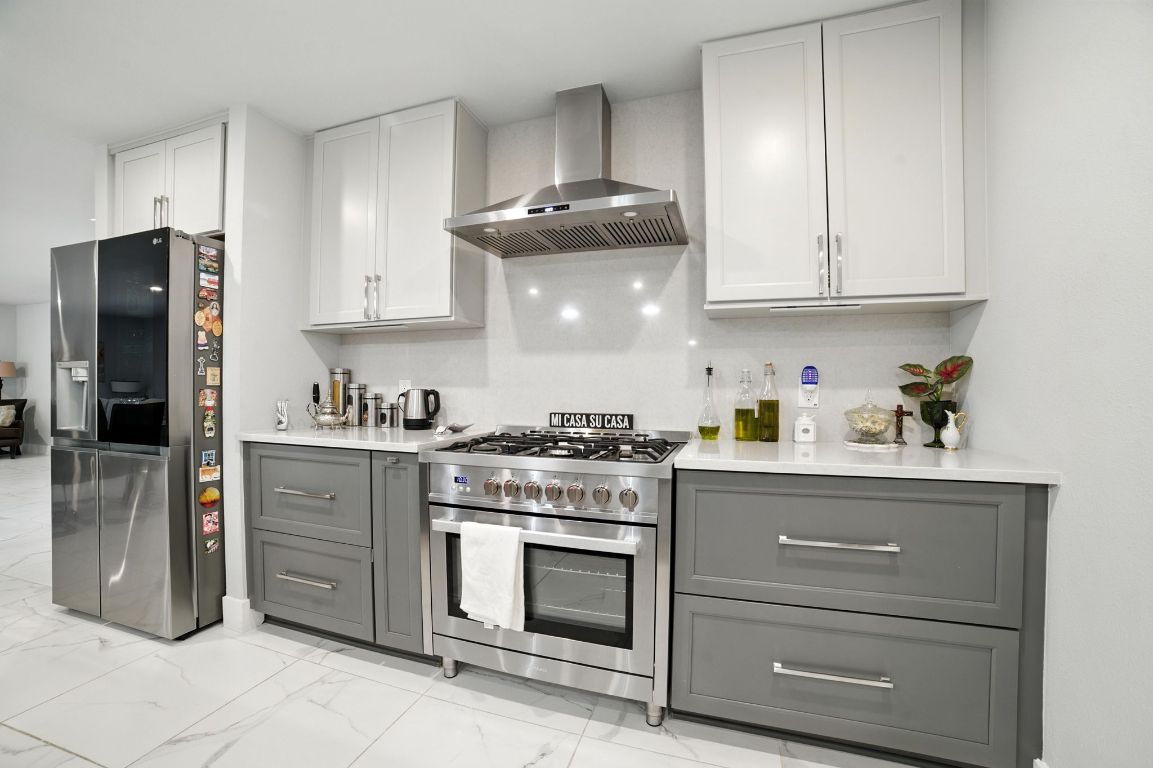 Austin, Texas, 78702, United States, 3 Bedrooms Bedrooms, ,2 BathroomsBathrooms,Residential,For Sale,1906696