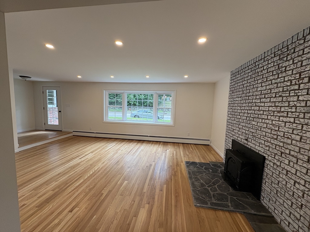 Lowell, Massachusetts, 01852, United States, 4 Bedrooms Bedrooms, ,3 BathroomsBathrooms,Residential,For Sale,1885634