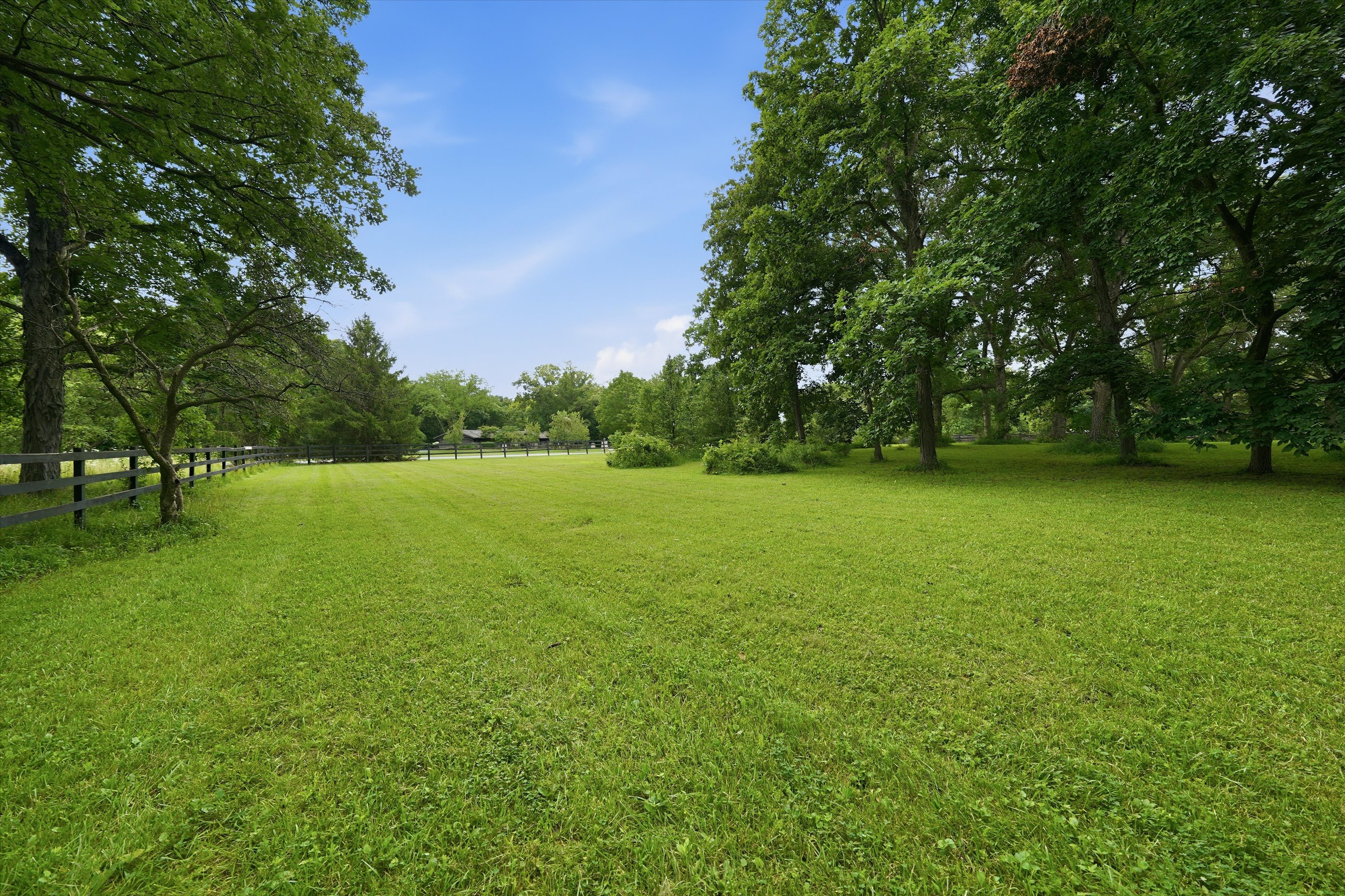  Private Country Estate Situated on Over Nine Acres of Beautiful Open Grounds - 物件實景