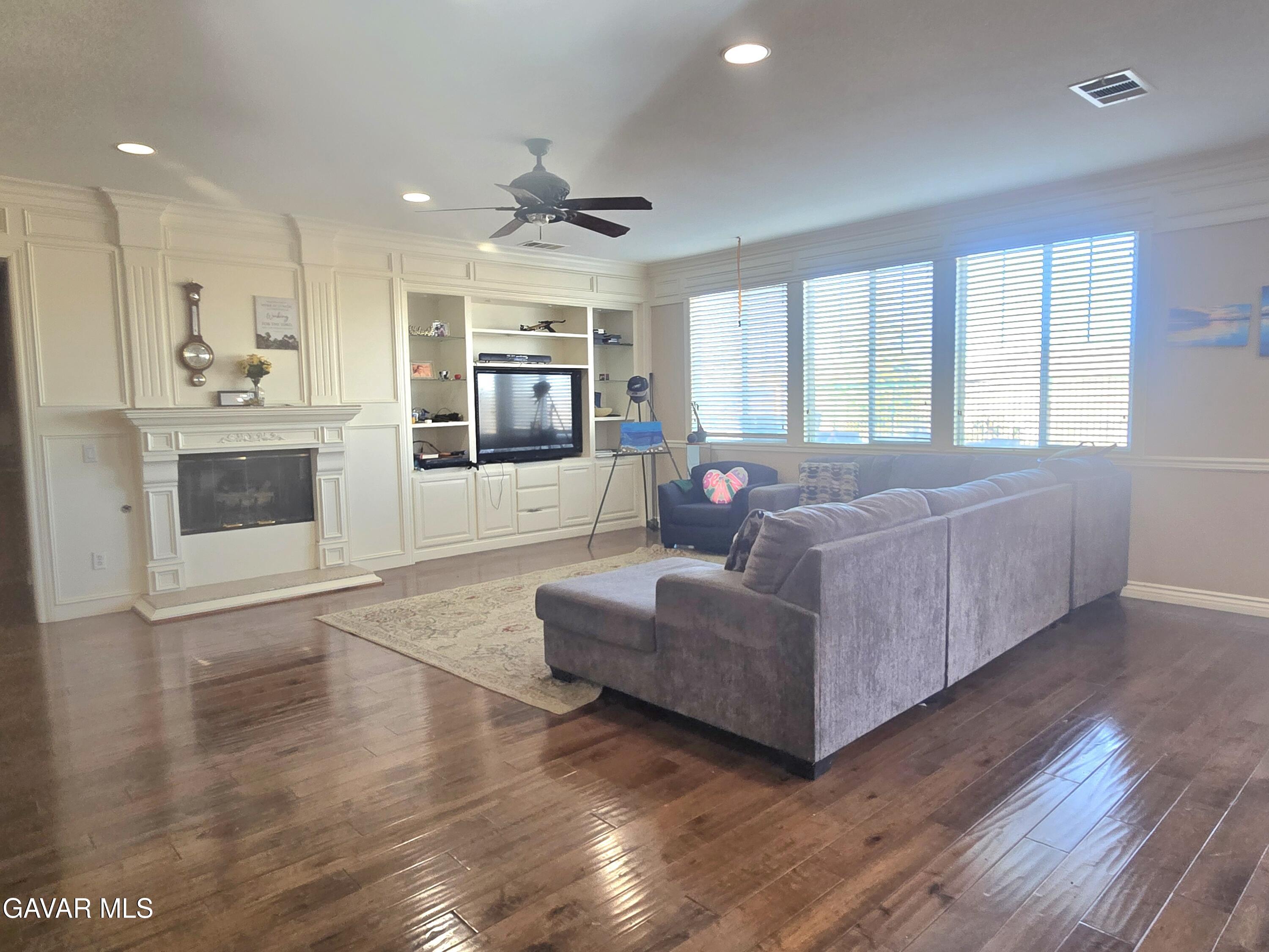 Palmdale, California, 93551, United States, 5 Bedrooms Bedrooms, ,4 BathroomsBathrooms,Residential,For Sale,2002512