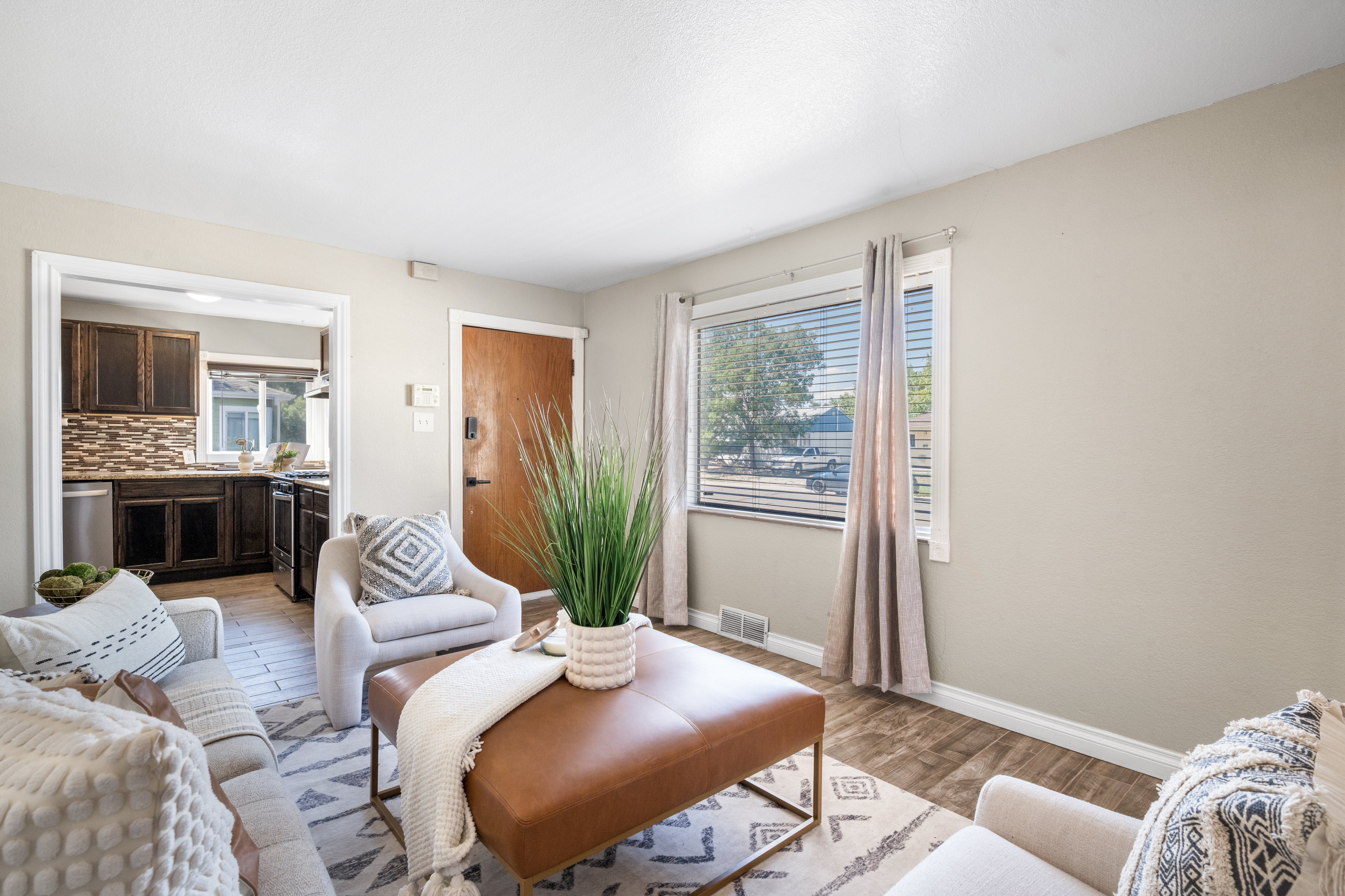  5 Bedroom Home Just Steps From Huston Lake Park - 物件實景