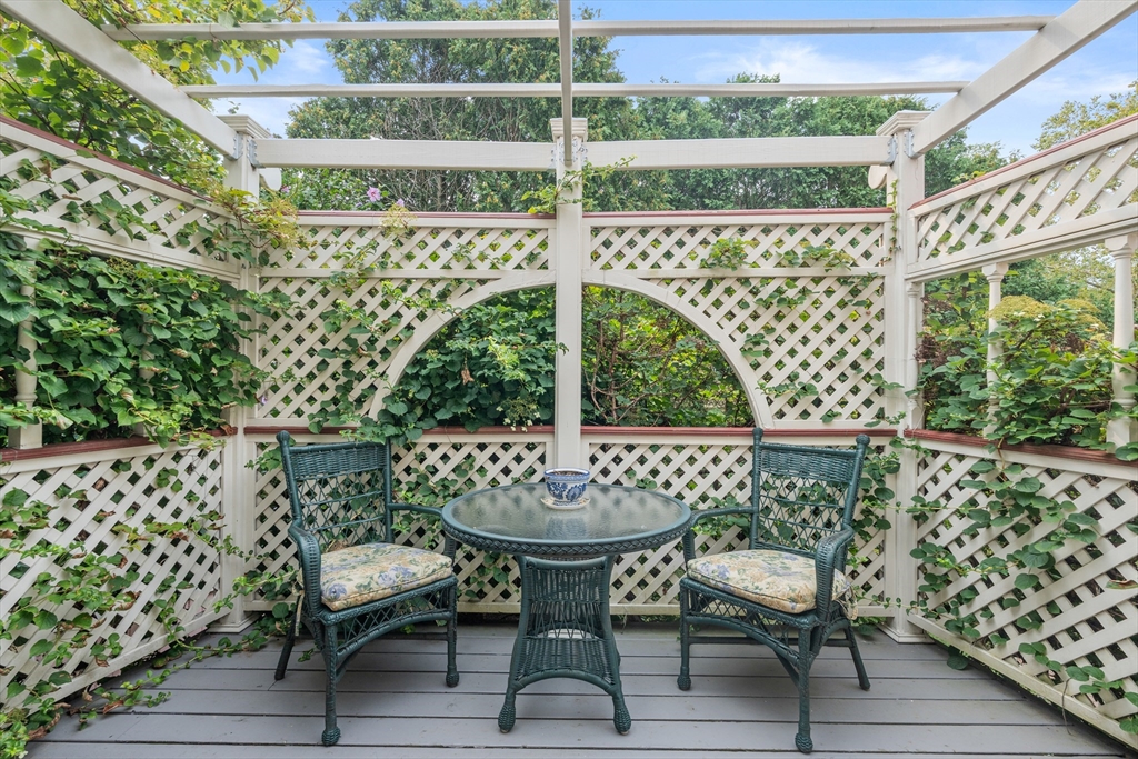 Cambridge, Massachusetts, 02140, United States, 5 Bedrooms Bedrooms, ,4 BathroomsBathrooms,Residential,For Sale,1939674