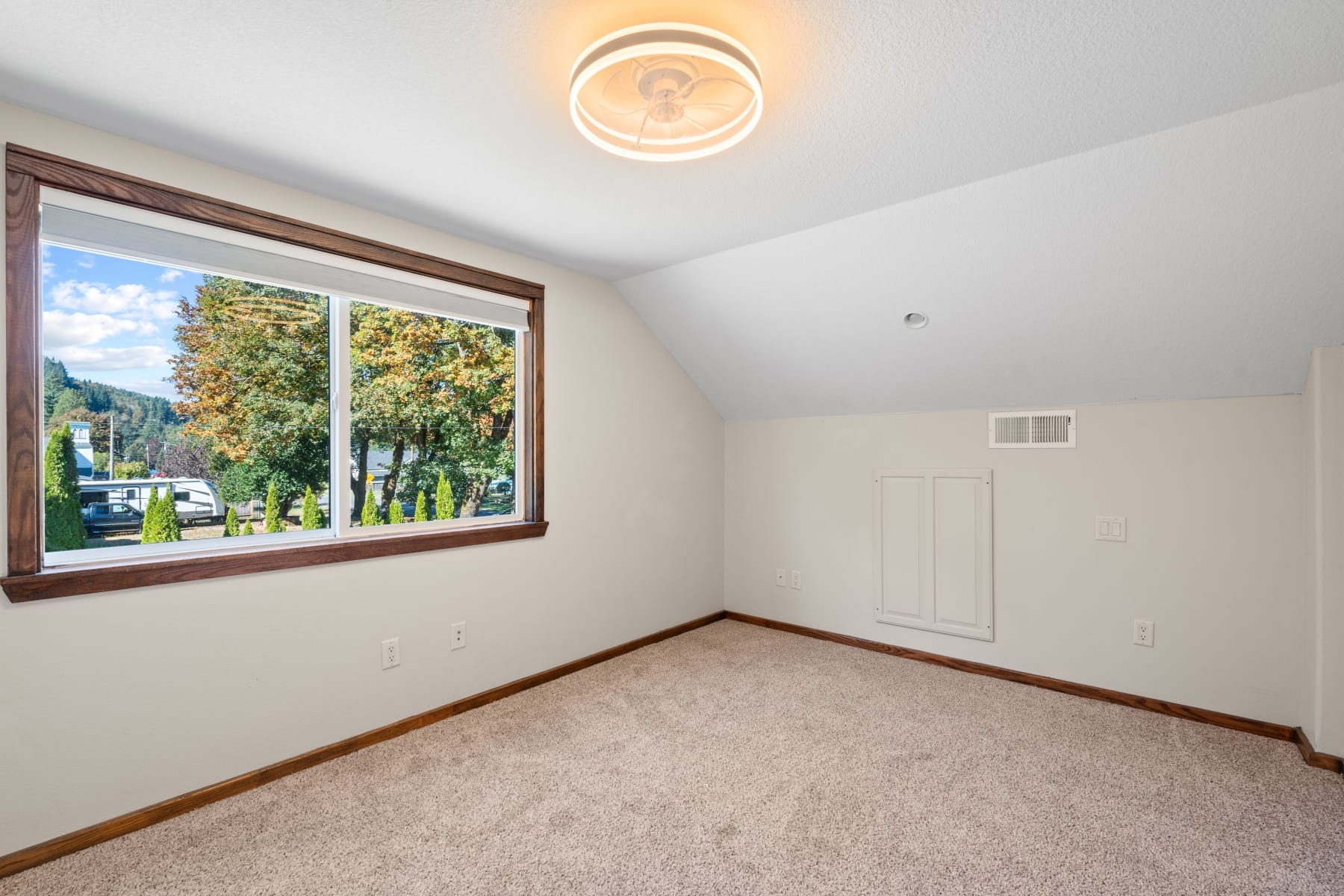  103 W HUMPHREY ST Yacolt, WA 98675 - 物件實景