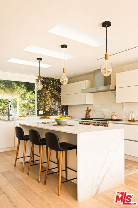 Los Angeles, California, 90046, United States, 4 Bedrooms Bedrooms, ,4 BathroomsBathrooms,Residential,For Sale,1912038