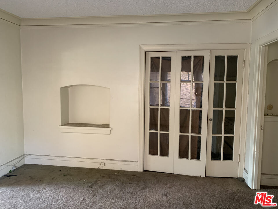 Los Angeles, California, 90037, United States, 4 Bedrooms Bedrooms, ,Residential,For Sale,2000606