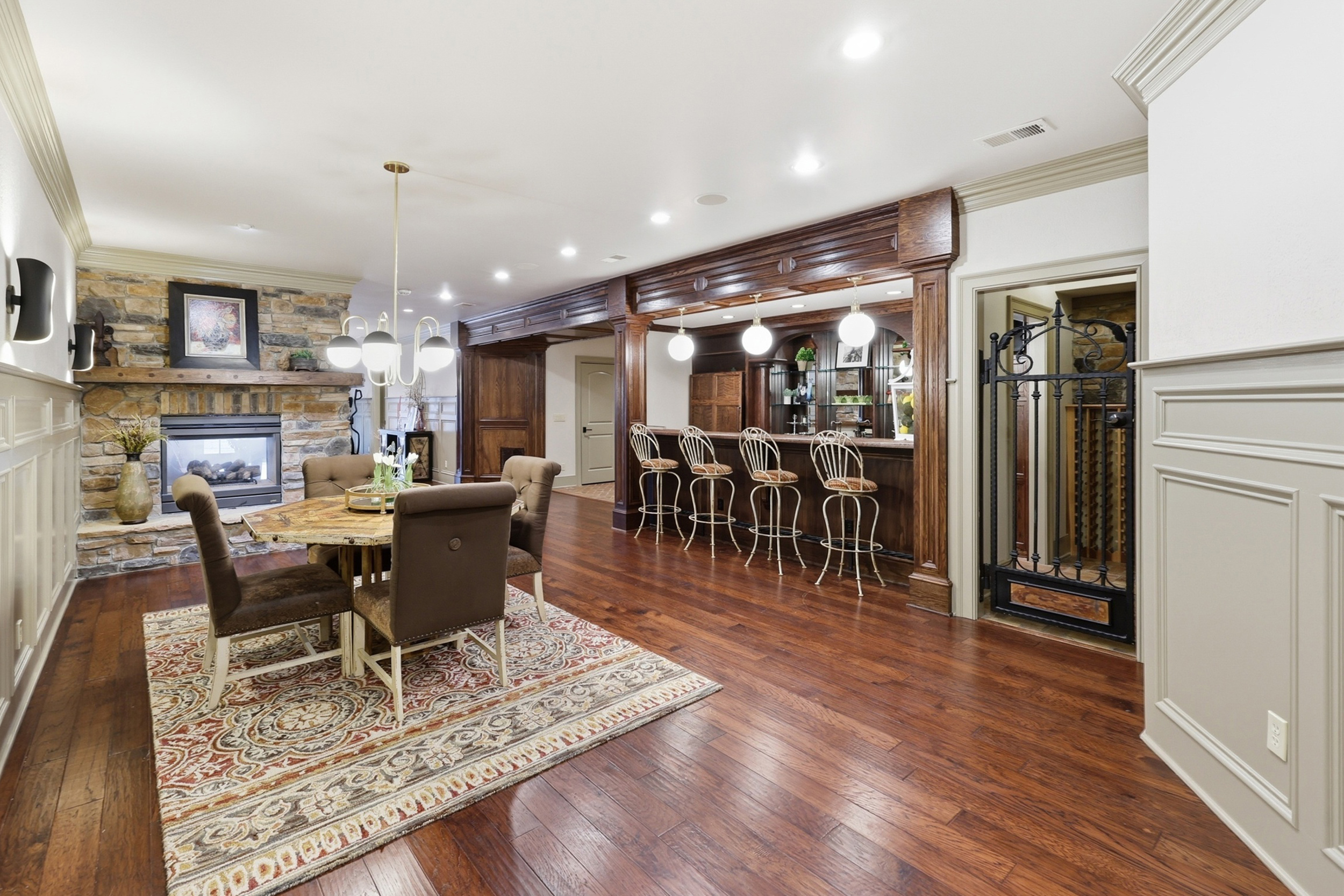  4848 Chelmsbury Lane - 物件實景