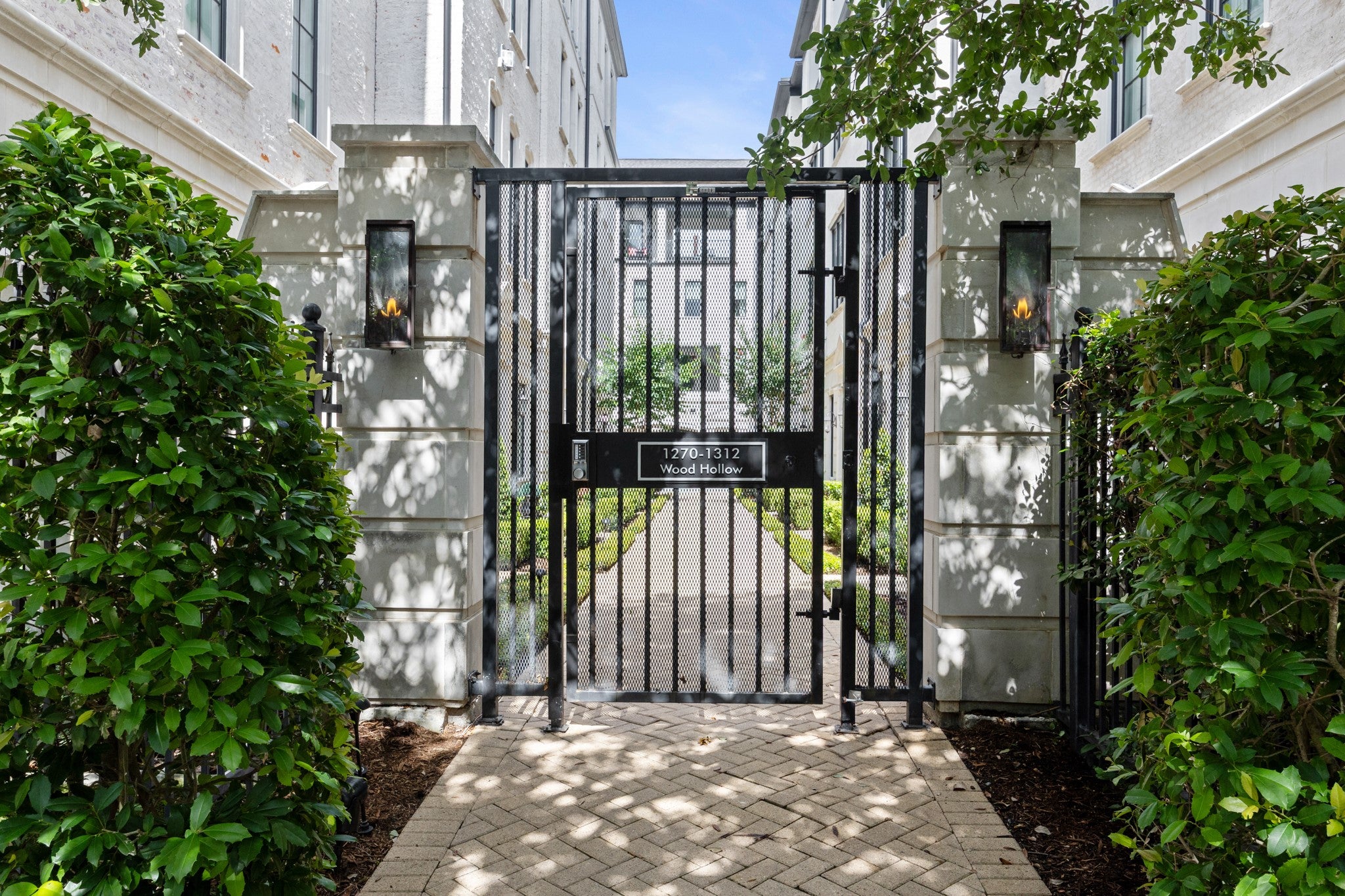 1270 Wood Hollow Dr, Houston, TX 77057