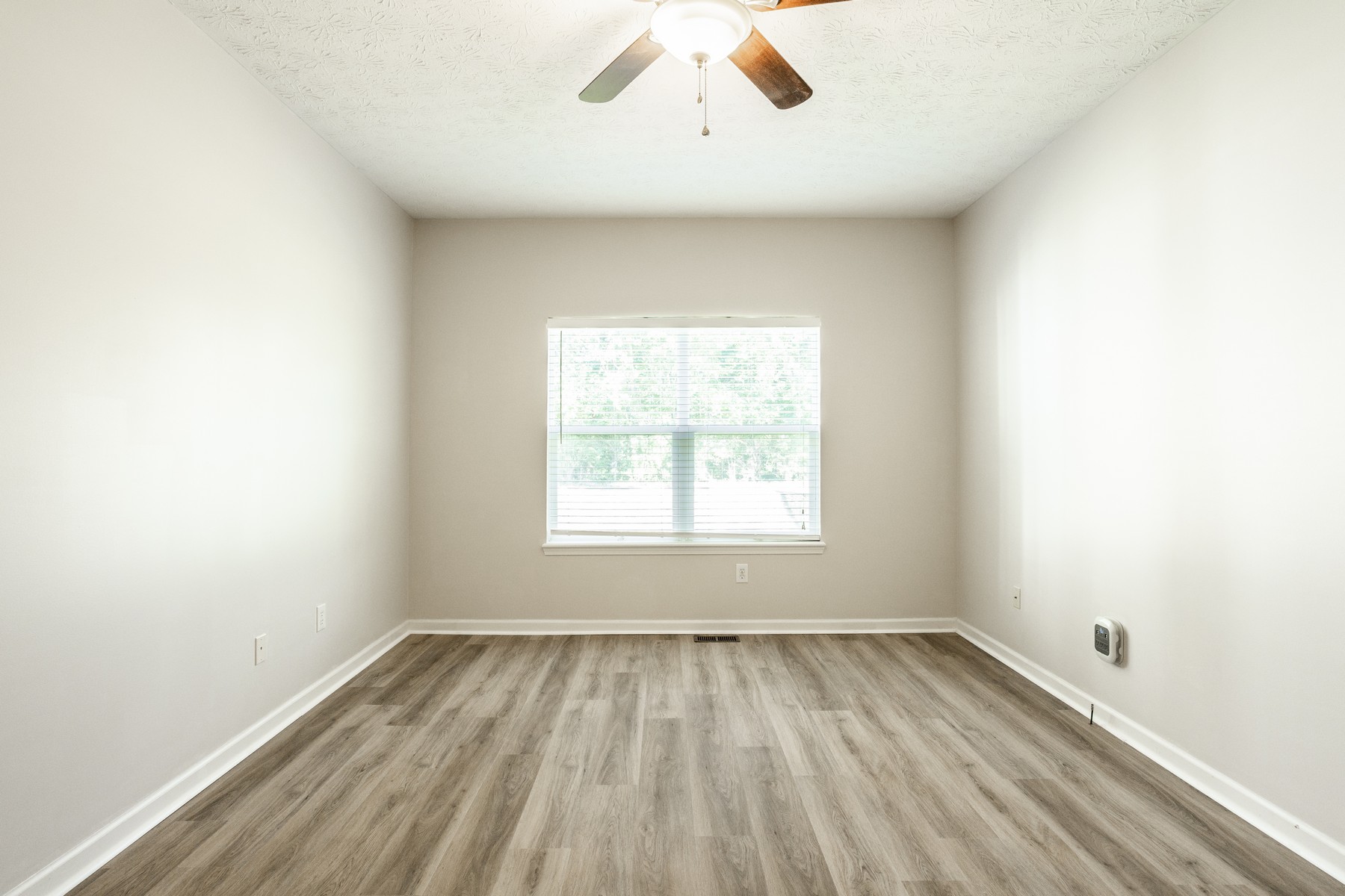  Inviting 3 Bedroom Home Located in Quiet Cul-De-Sacmary - 物件實景
