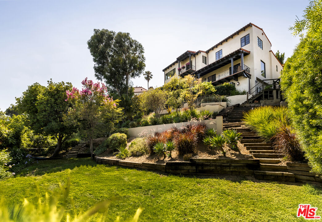 Los Angeles, California, 90068, United States, 4 Bedrooms Bedrooms, ,5 BathroomsBathrooms,Residential,For Sale,1910908