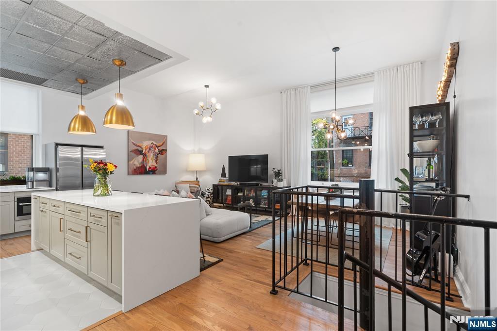 Jersey City, New Jersey, 07302, United States, 1 Bedroom Bedrooms, ,2 BathroomsBathrooms,Residential,For Sale,1950964