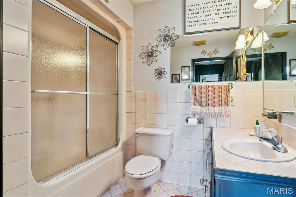Sullivan, Missouri, 63080, United States, 5 Bedrooms Bedrooms, ,5 BathroomsBathrooms,Residential,For Sale,1906058