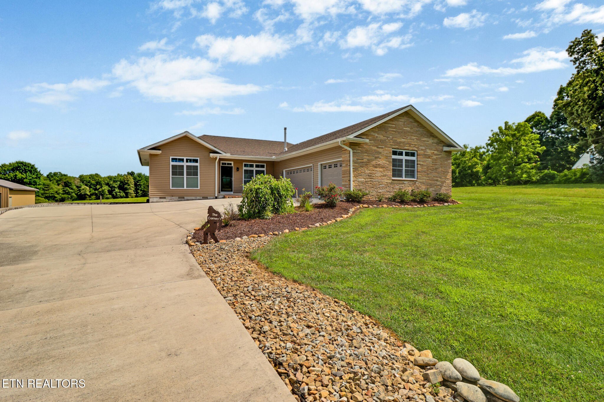 Crossville, Tennessee, 38555, United States, 3 Bedrooms Bedrooms, ,3 BathroomsBathrooms,Residential,For Sale,1921261