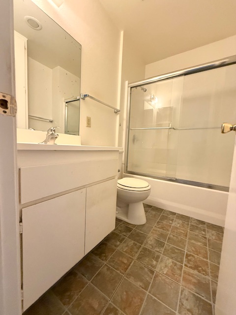 Cerritos, California, 90703, United States, 2 Bedrooms Bedrooms, ,2 BathroomsBathrooms,Residential,For Sale,1992382