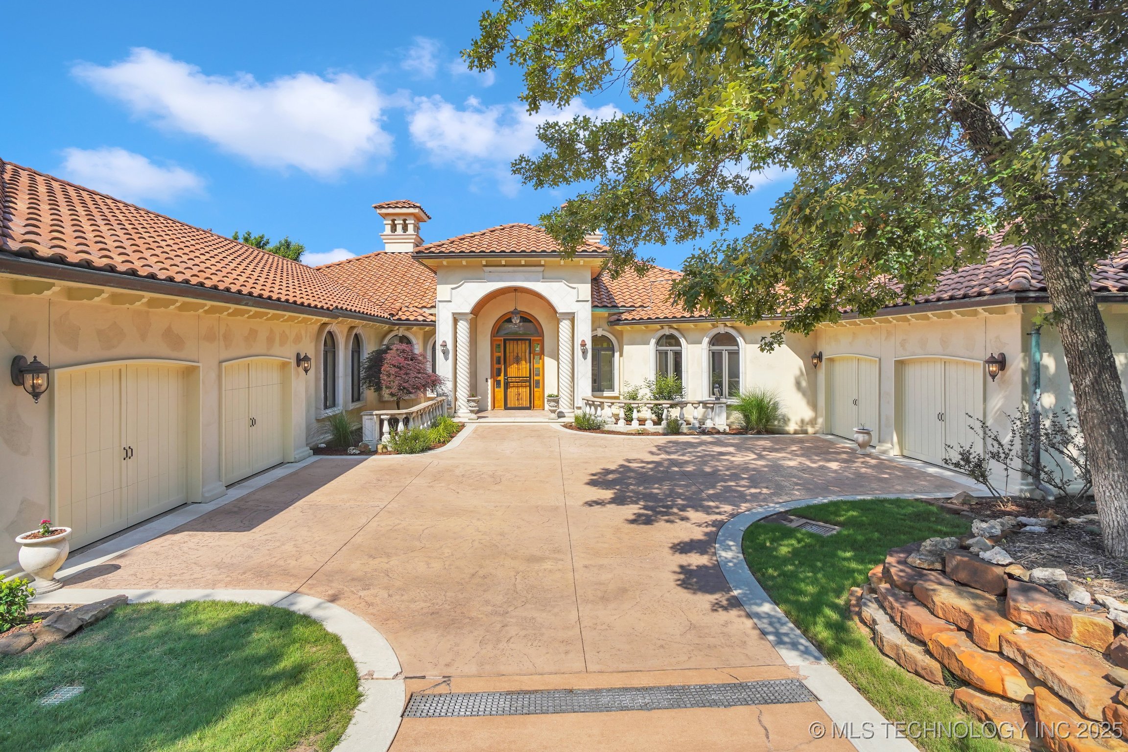 Tulsa, Oklahoma, 74132, United States, 4 Bedrooms Bedrooms, ,3 BathroomsBathrooms,Residential,For Sale,1917084