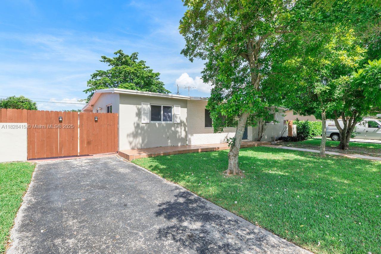 Miami, Florida, 33165, United States, 3 Bedrooms Bedrooms, ,2 BathroomsBathrooms,Residential,For Sale,1882304