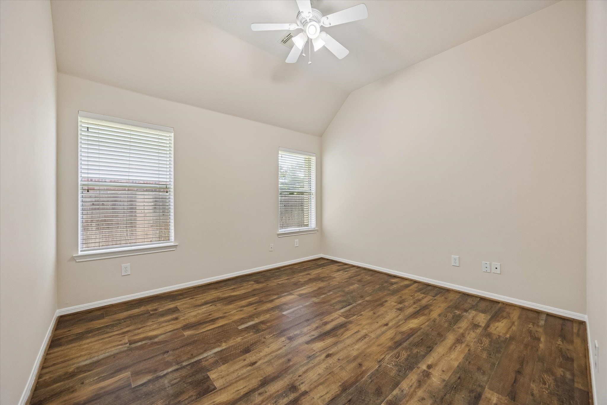  2807 Falcon Knoll Lane - 物件實景