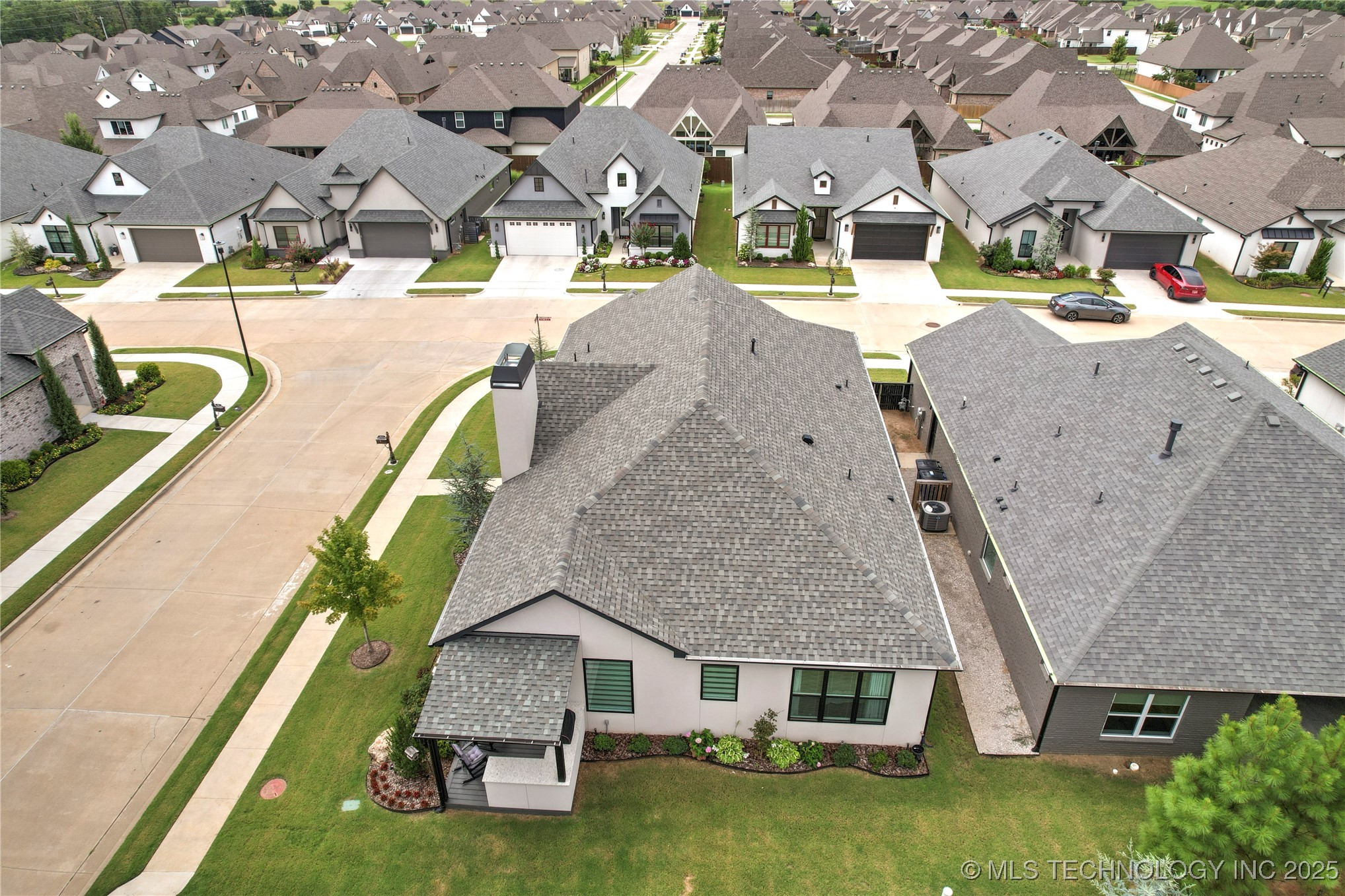 Tulsa, Oklahoma, 74132, United States, 2 Bedrooms Bedrooms, ,2 BathroomsBathrooms,Residential,For Sale,1926160