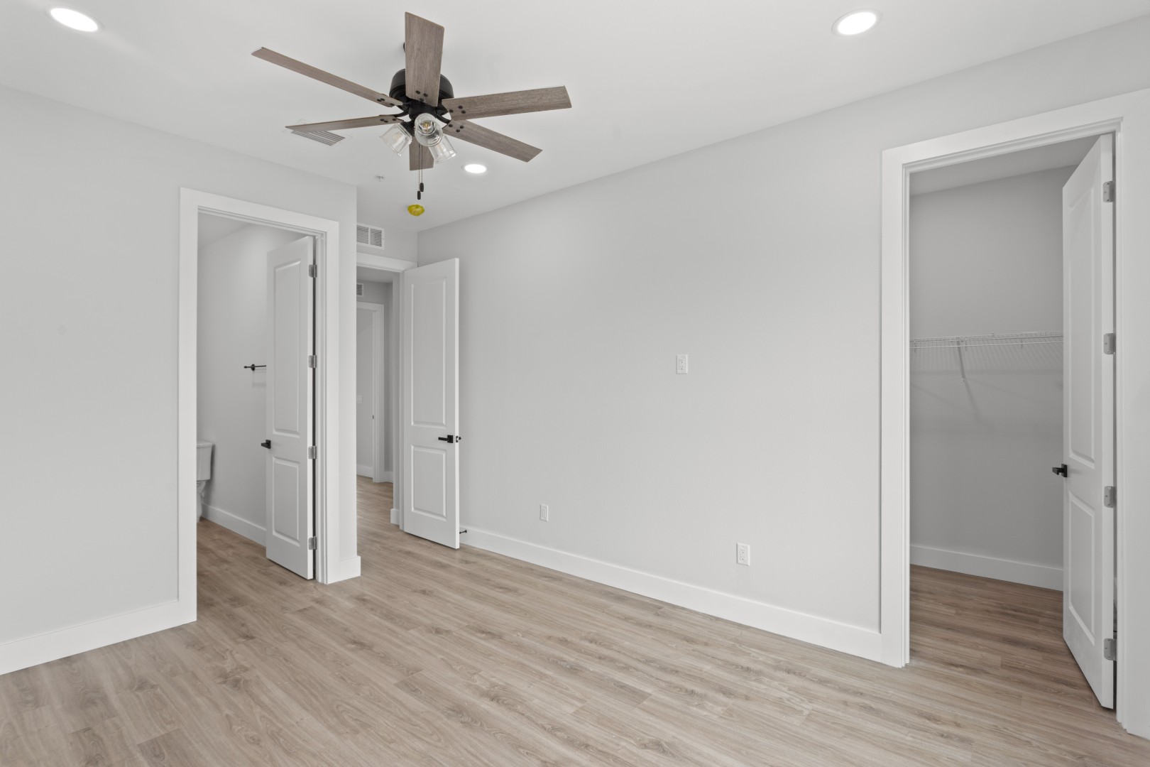 Treasure Island, Florida, 33706, United States, 5 Bedrooms Bedrooms, ,4 BathroomsBathrooms,Residential,For Sale,1888814