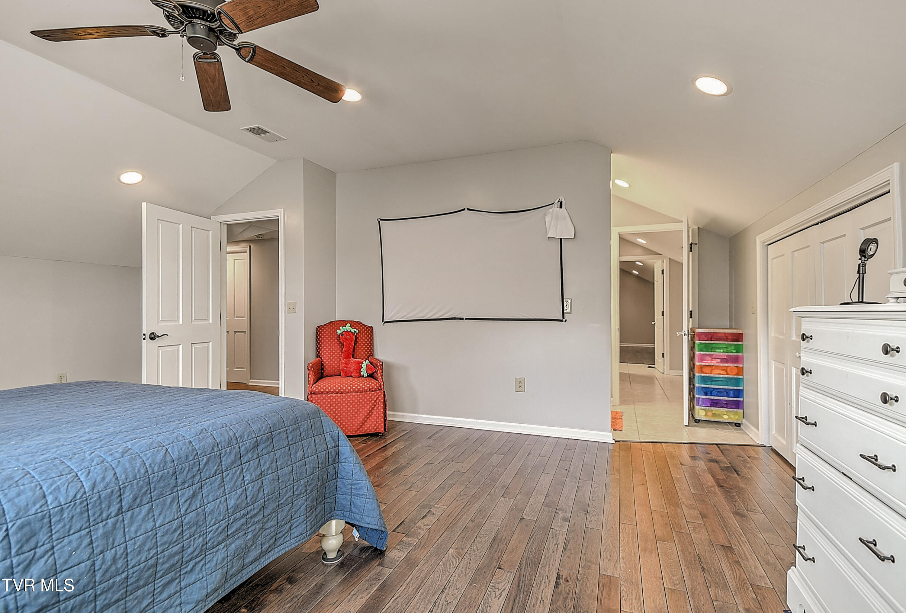 Jonesborough, Tennessee, 37659, United States, 6 Bedrooms Bedrooms, ,6 BathroomsBathrooms,Residential,For Sale,2011777